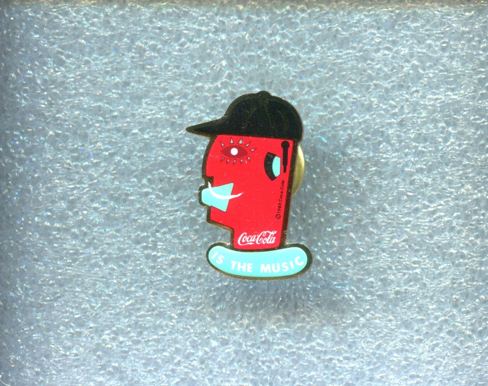 Coca-Cola Plaketten & Abzeichen: Coca Cola  IS THE MUSIC – Gebraucht aus Winterthur von Sammleroase