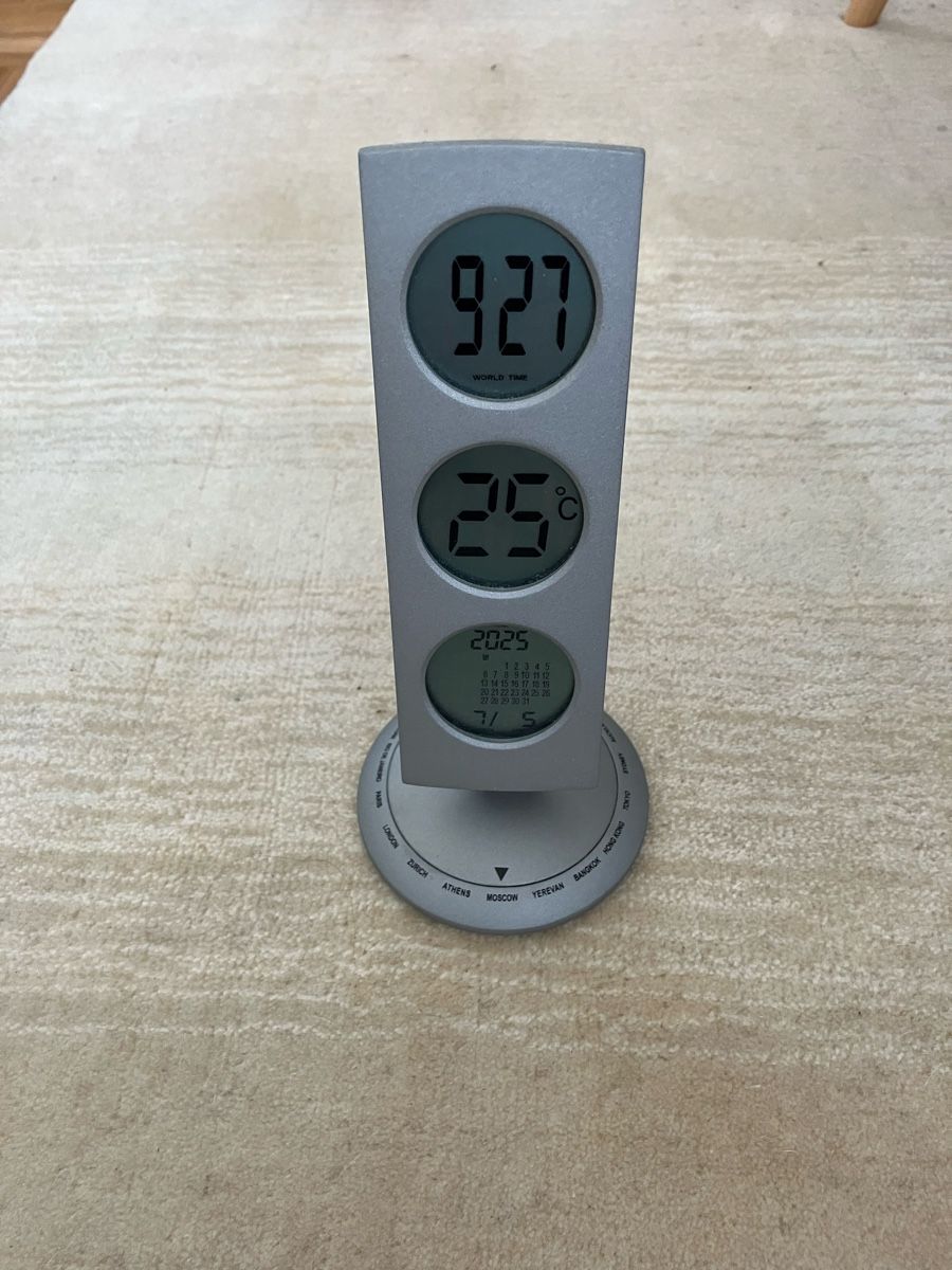 Orologi da terra & Orologi da parete: Metall Thermometer Weltzeit Uhr mit Weckfunktion – Usato da Reinach BL venduto da Habup80
