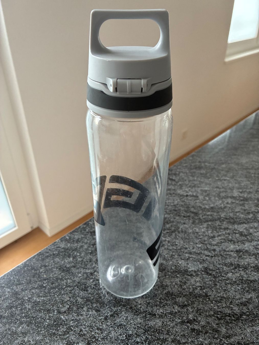 Sigg Borracce & Thermos: SIGG - Tritan Drinking Bottle - transparent/black - 0.75L – Usato da Elsau venduto da thu_ld7z 1