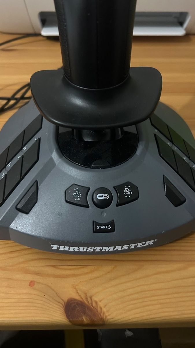 Thrustmaster Manettes: Joystick Thrustmaster Farm Sim Controller – D'occasion à Lausanne par van_7pp7 1