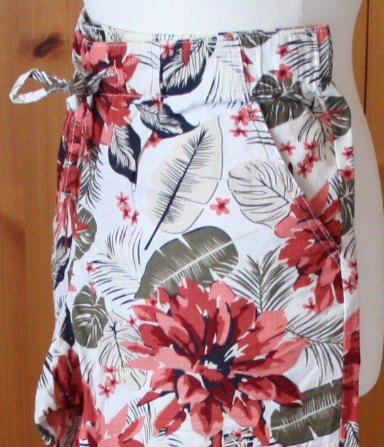 Pantaloni: Hose ESMARA bunt Gr. 46 NEU – Usato da Flüelen venduto da Diversicum-Curvy 3