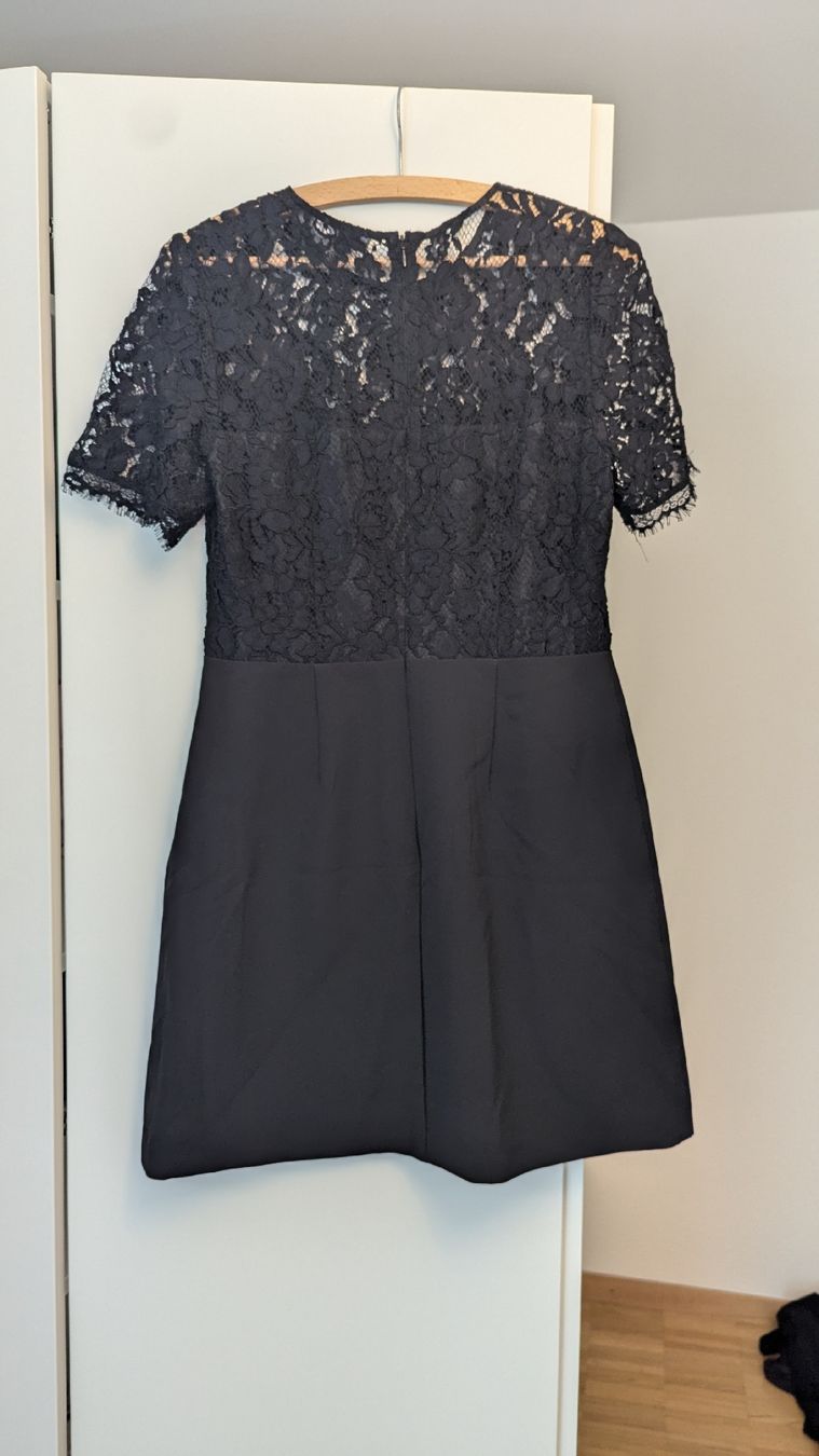 Vestiti: Petite robe noire avec détails dentelle – Nuovo (secondo la descrizione) da La Conversion venduto da deborah22