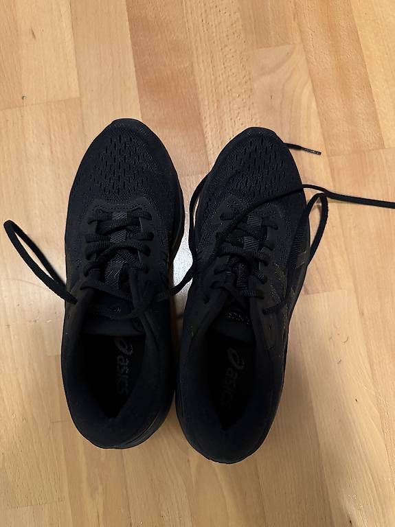Herrenschuhe: Asics Turnschuhe Grösse 39.5 schwarz. Neu – Gebraucht aus Cham von Kaylua