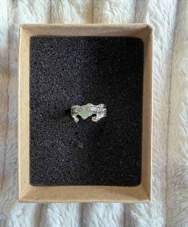 Anelli: Silberfarbener Ring mit grünem Stein – Usato da Chur venduto da van_6qs7