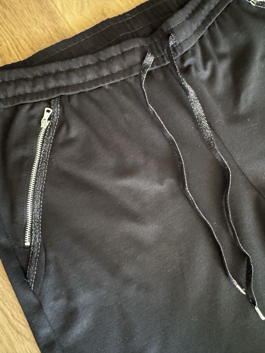 Pantaloni: Freizeithose Goldner Schnitt schwarz ca. Gr. 46 – Usato da Kehrsatz venduto da Adrenalina1 1