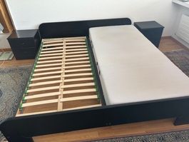 Doppelbett mit 2 Nachttischen