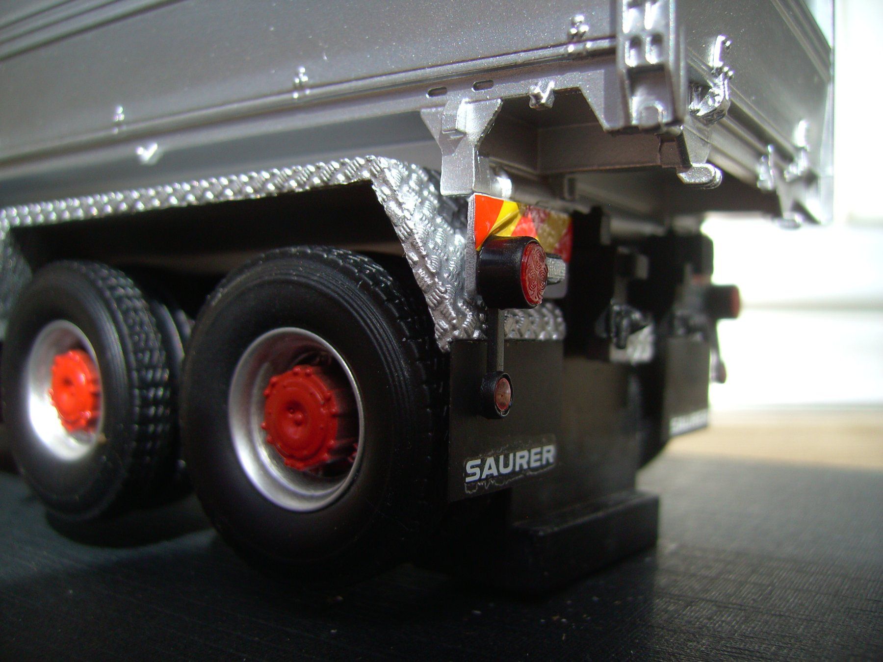 Saurer Modellini d'auto: Saurer 8x4 1:43 – Nuovo (secondo la descrizione) da Grindelwald venduto da Rs48 7