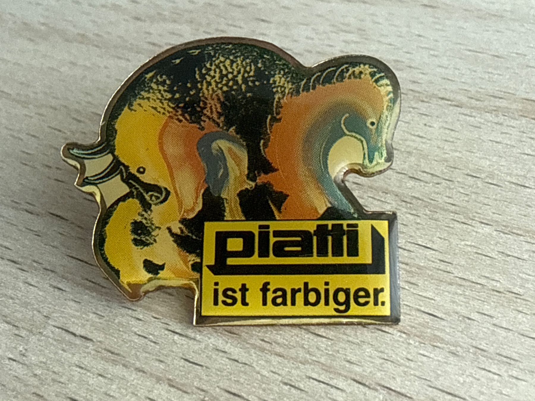 Plaquettes & Badges: Pin Piatti ist farbiger – D'occasion à Glattbrugg par Schweigmatt