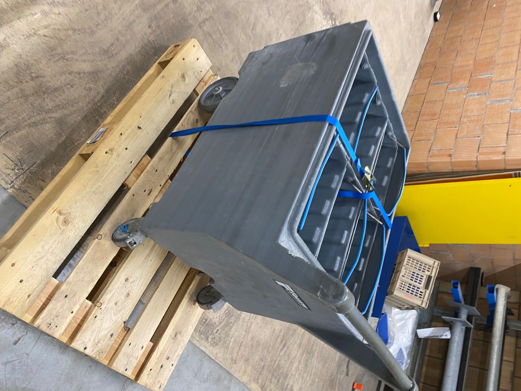 Korpus: Robuster Eistransportwagen mit Rollen, grau, vielseitig! – Gebraucht aus Seuzach von salche 2