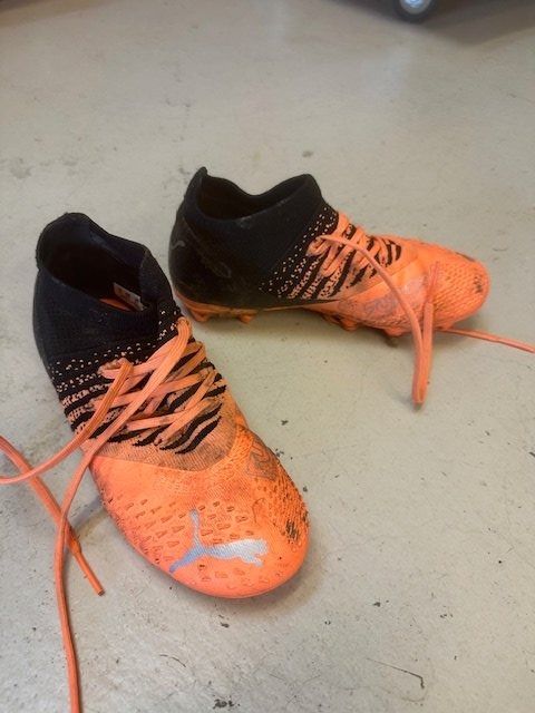 Puma Scarpe per ragazzi: Fussballschuhe Kinder Grösse 32 Puma – Usato da Oberrieden venduto da drd11
