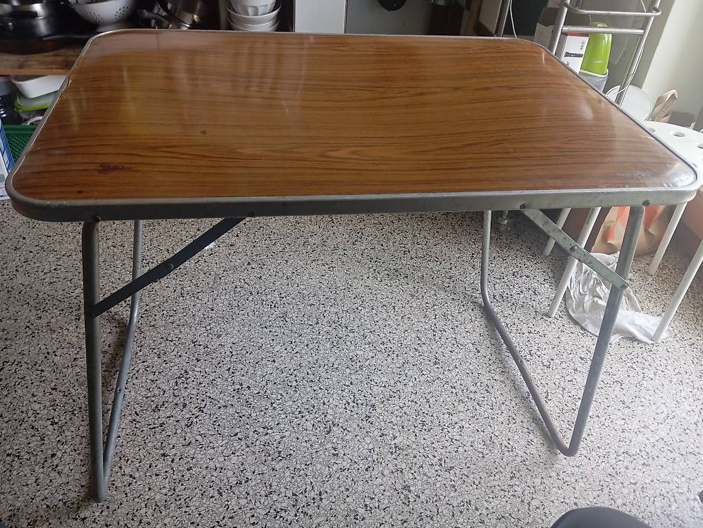Tables: Old school Camping Tisch – D'occasion à Basel par Petergunn 1