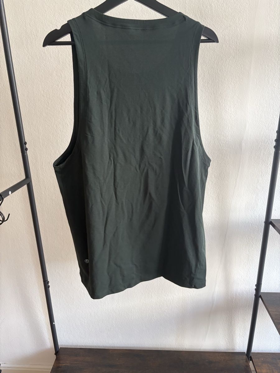 Lululemon T-shirt: Tanktop DunkelgrünLululemon – Usato da Basel venduto da froehlicherVagabund 2