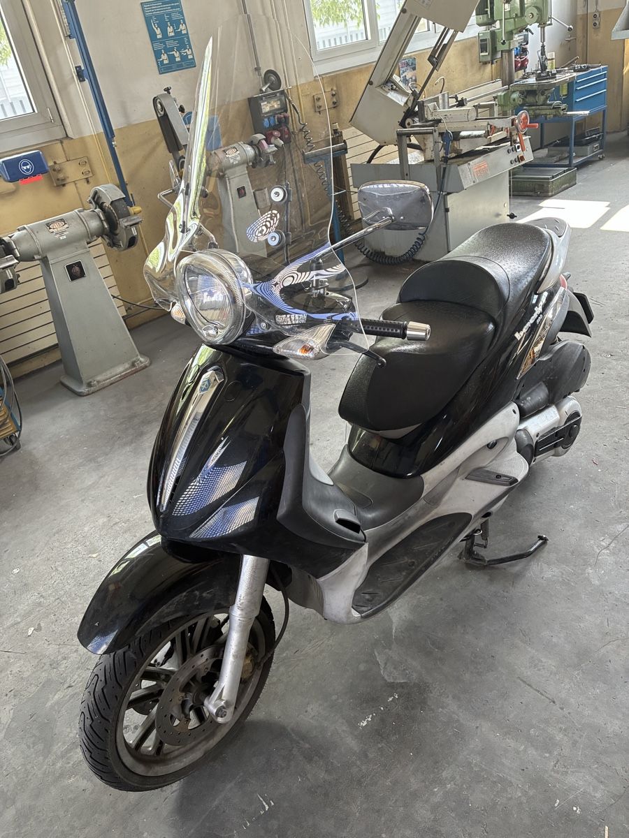 Piaggio Scooter: Roller Beverly 500ccm schwarz – Difettoso da Haag (Rheintal) venduto da 2026Top 4