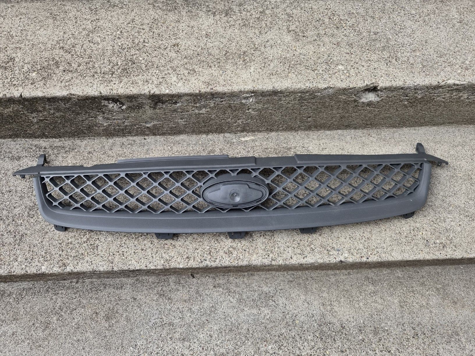 Tutti pezzi di ricambio auto: Forf fiesta mk5 Grill – Nuovo (secondo la descrizione) da weesen venduto da haemmerliroman15