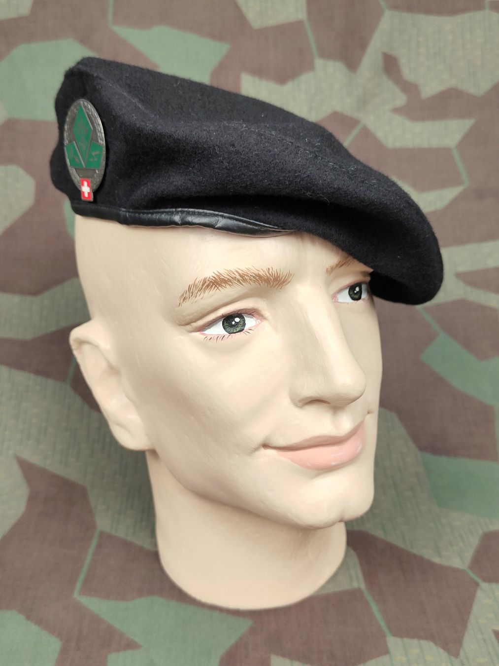 Schweizer Armee Uniformi: Béret Ord. 1972, Versorgungsschule Bern 73/273 – Usato da Bauma venduto da SwissMilitaria