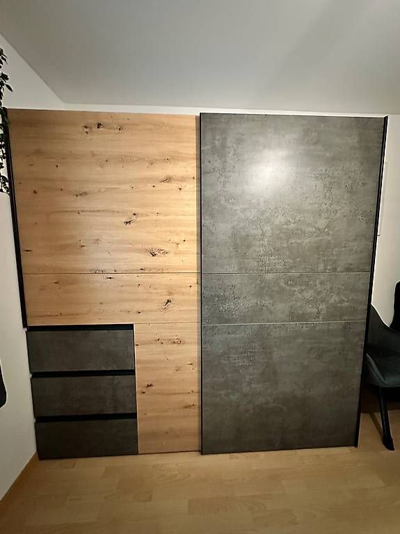 Schränke: Kleiderschrank – Gebraucht aus Jonschwil von m.mazzotti
