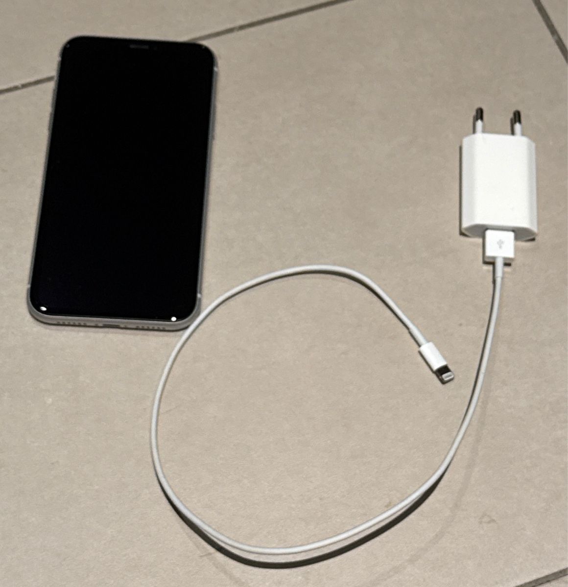 Apple Portables: iPhone XR, weiss – D'occasion à Wabern par MLPYAQ1027
