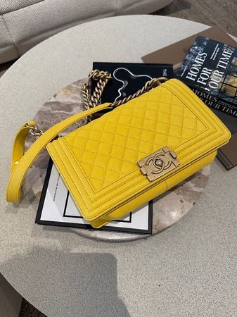 CHANEL BOY TASCHE GELB