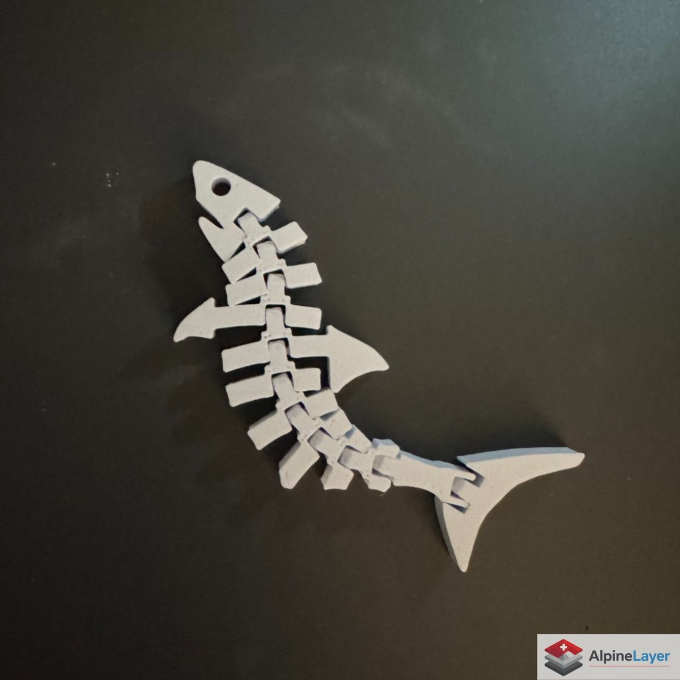 Giocattoli: Articulating Shark Keychain 3D Printed White – Nuovo (secondo la descrizione) da Losone venduto da AlpineLayer 1
