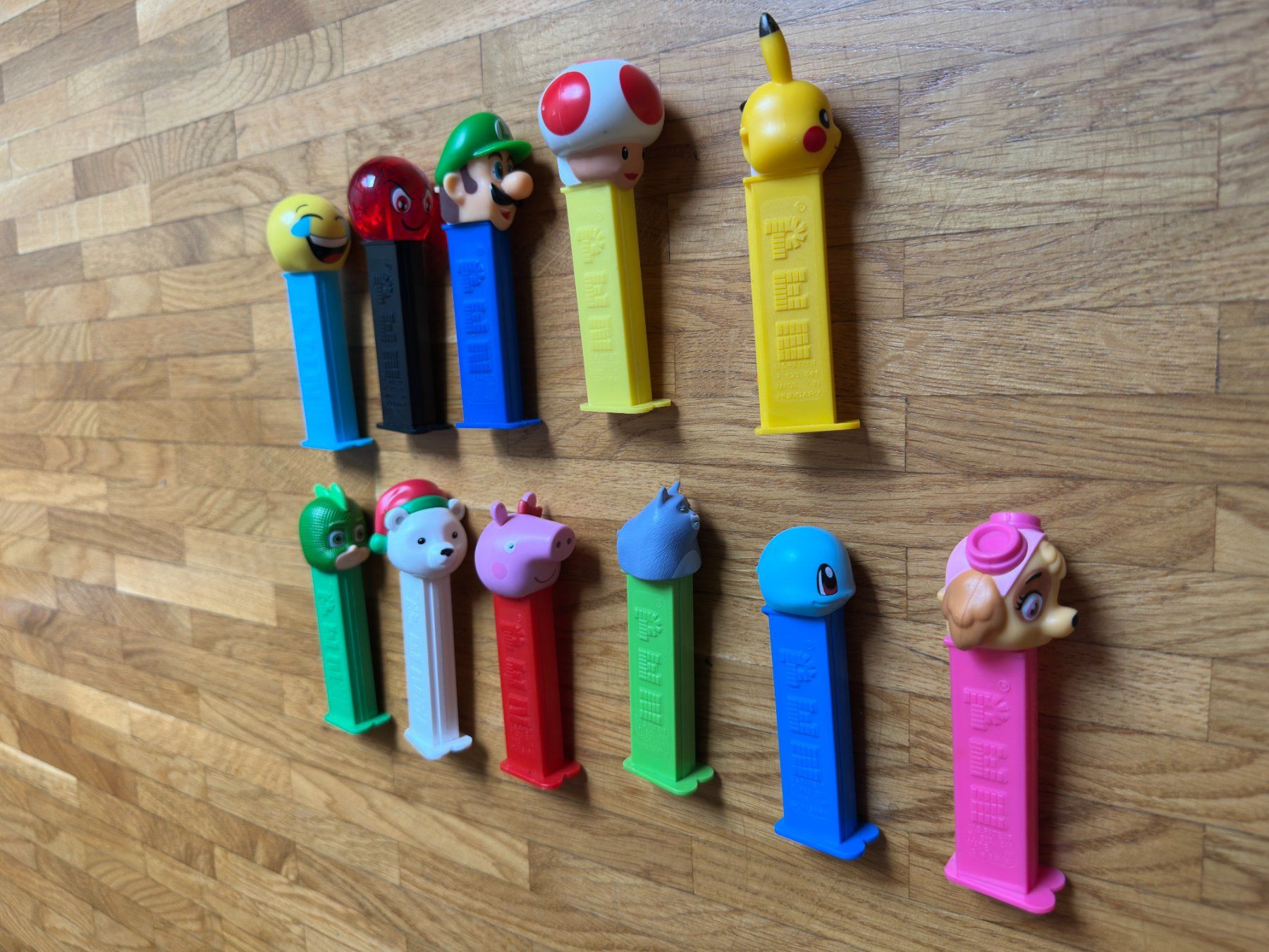 Pez Statuette: PEZ Spender Sammlung 11er Set – Usato da Lausanne venduto da brixton 1