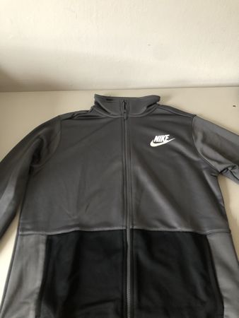 Veste de training Nike pour enfant, neuf !