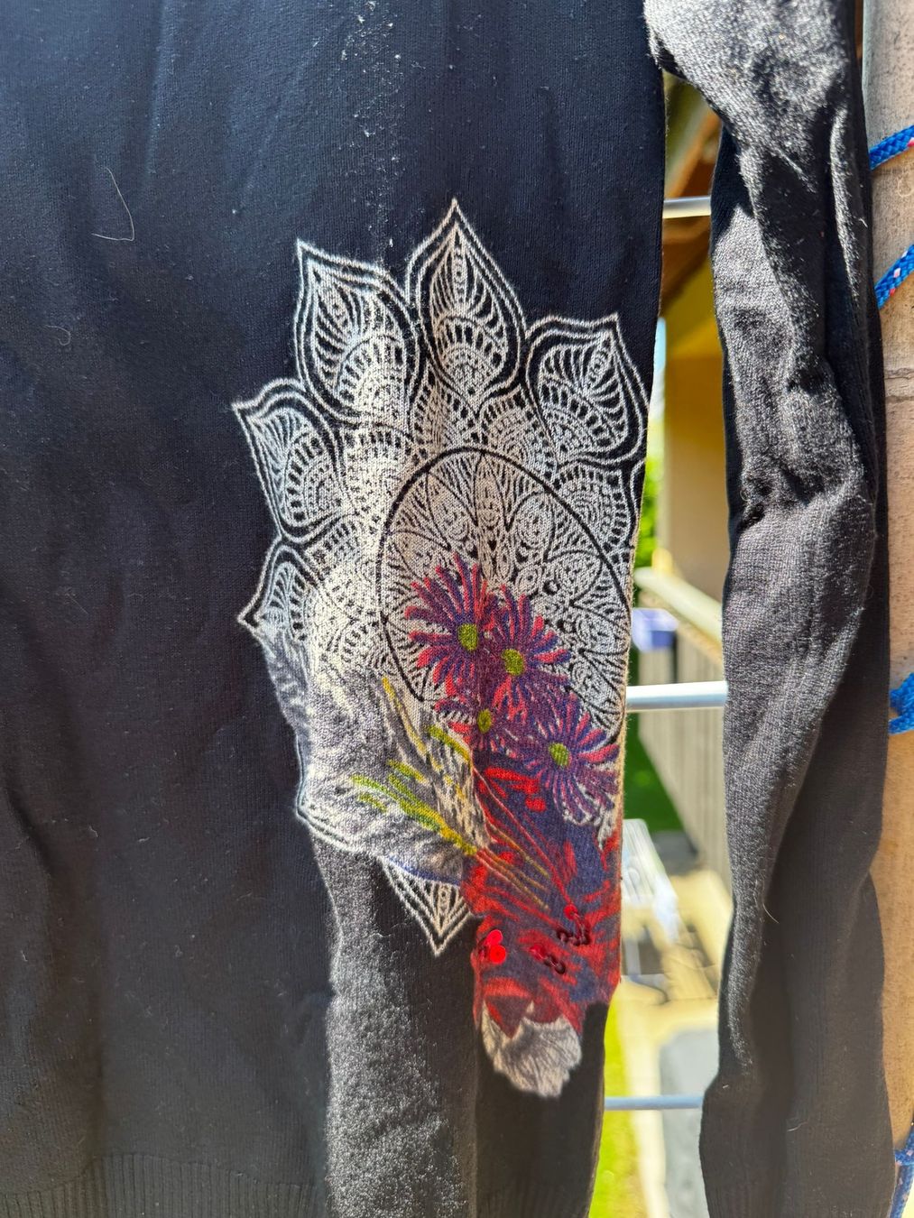 Desigual Maglioni & Felpe: Desigual Pullover, Grösse S, Schwarz mit Blumenmuster! – Usato da Egg b. Zürich venduto da Brocki_Insel_Egg 3