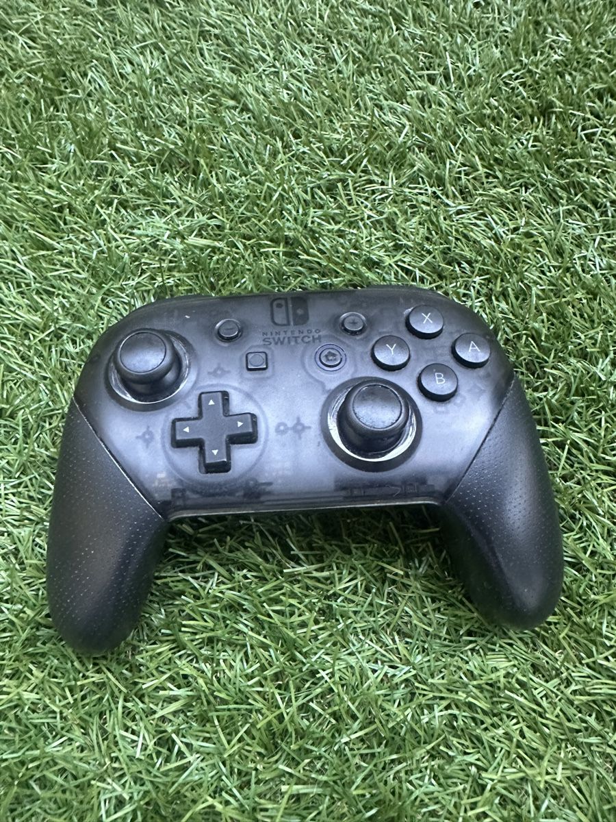 Nintendo Konsolen: Nintendo Switch Pro Controller schwarz gebraucht – Gebraucht aus Saas-Fee von Yves_El_Knievel 2