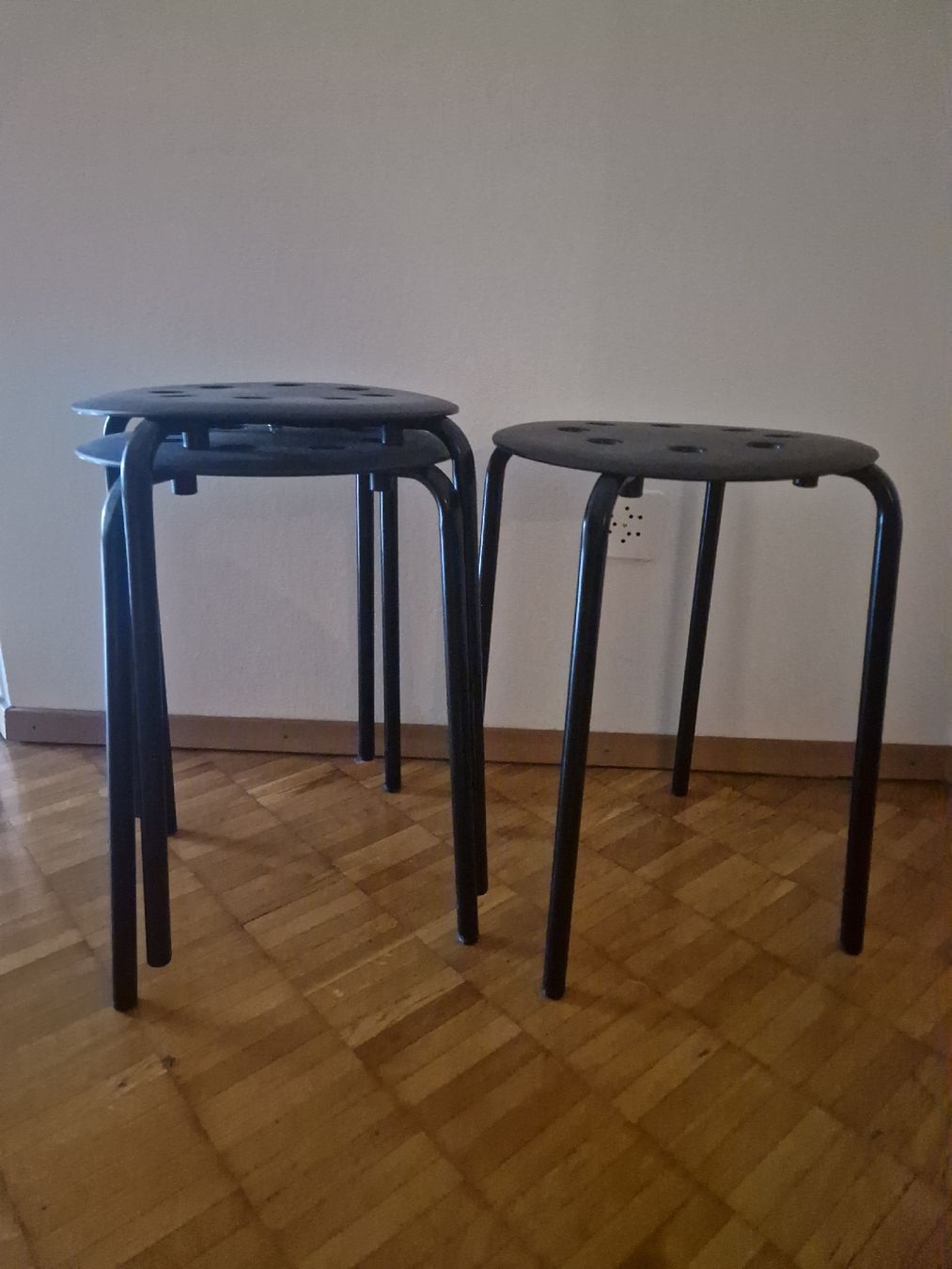 Ikea Chaises: 3er Set Hocker schwarz Metall rund Ikea – D'occasion à Zürich par Ischhaltso16