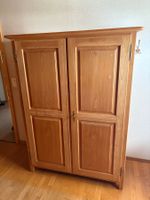 Schrank aus Massivholz 2 tuerig