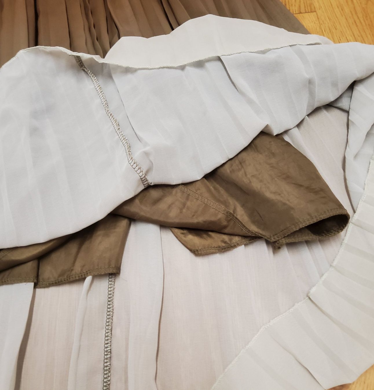 Robes: Plisseekleid mit Farbverlauf – D'occasion à Naters par 3904Naters 4