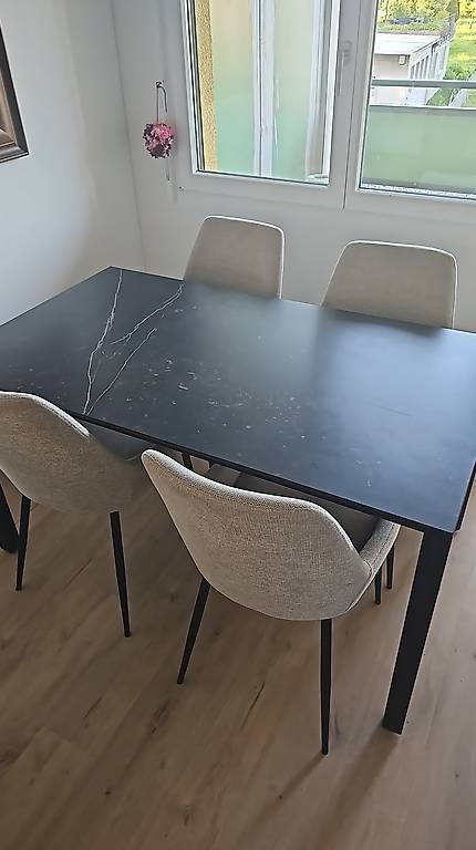 Livique Set di tavolo e panche: Keramiktisch + 4 Stühlen – Usato da Wangen SZ venduto da Aidaaa