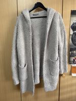 Flauschige Jacke beige Gr. M