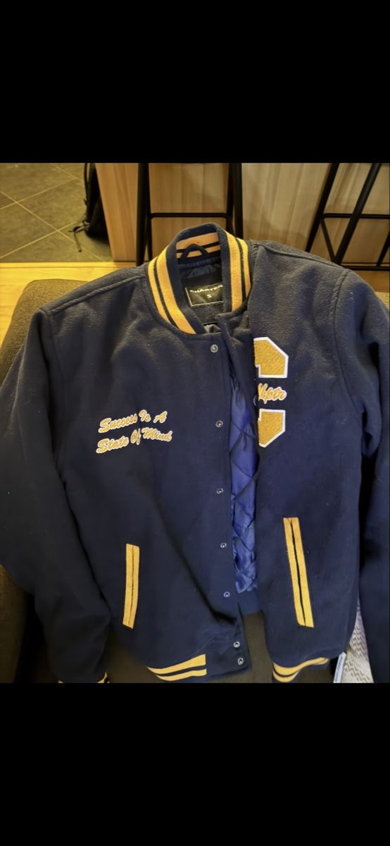 Giacche: Varsity jacket Chapter marine et or - Taille S - Comme Neuf! – Usato da La Chaux de fonds venduto da car_f9yg 1