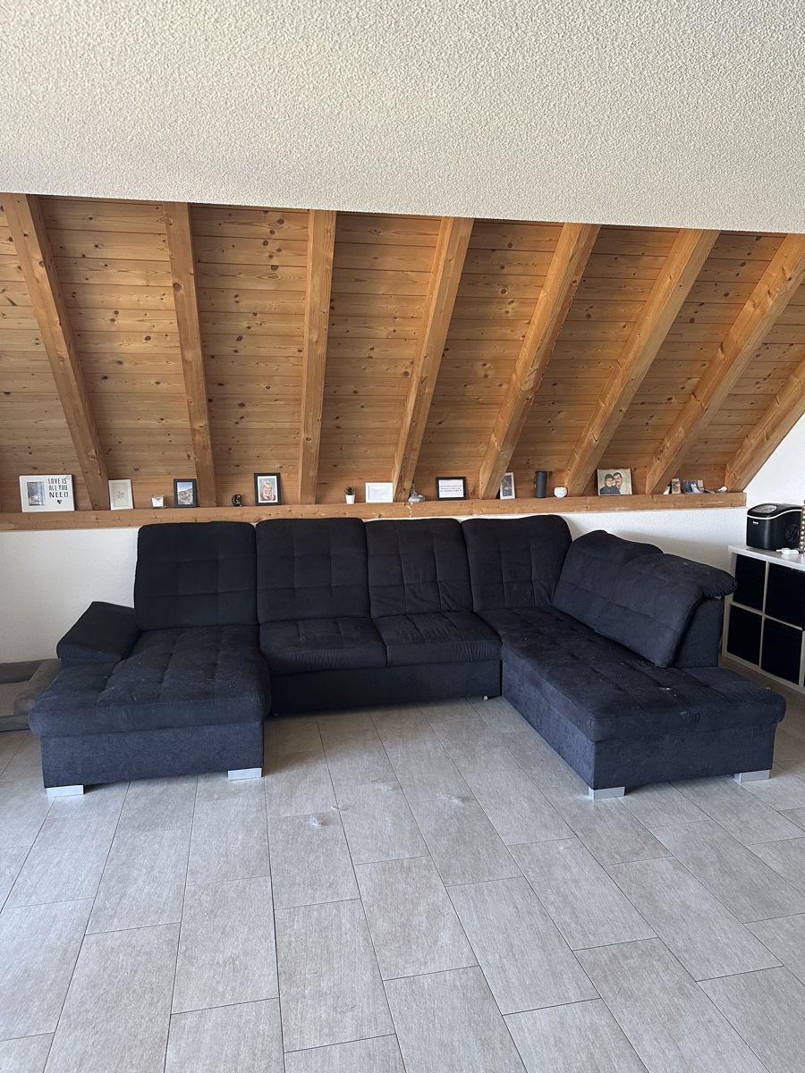Sofas: Ecksofa schwarz mit Schlaffunktion – Gebraucht aus Meikirch von sjo1990