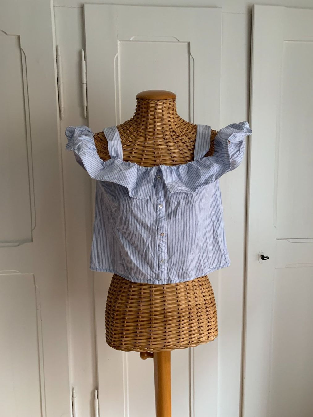 Zara Top: ZARA - cropped Blusentop hellblau-weiss M – Usato da Zürich venduto da Diazaio