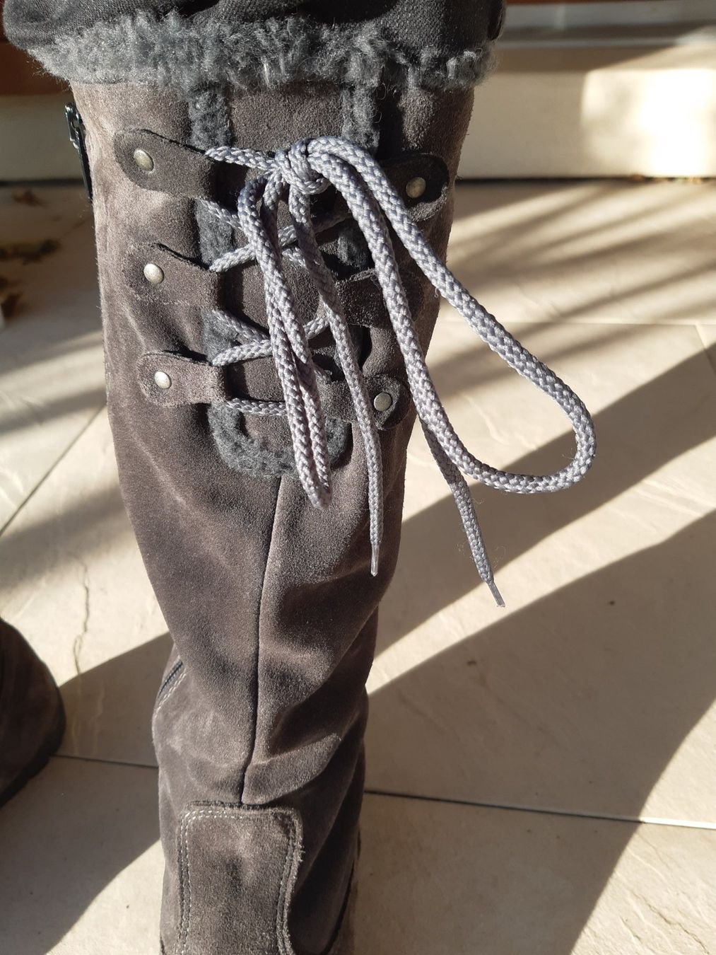 Scarpe da donna: Bottes en daim - Pointure 36 – Usato da Noréaz venduto da Hallyday 1