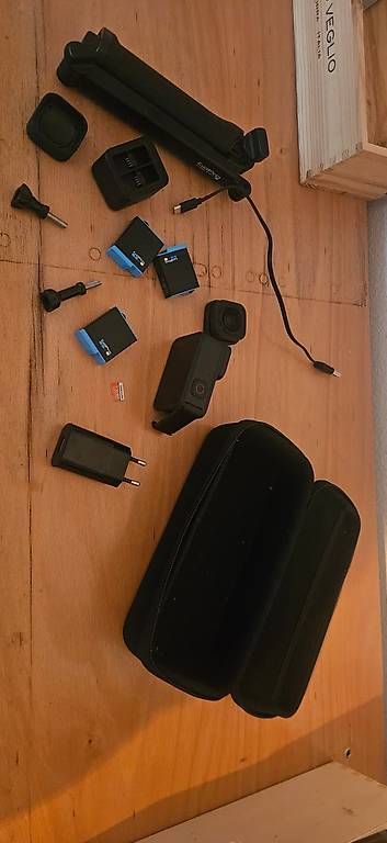 Action Cam: GOPRO HERO 9 BLACK mit Zuberhör – Usato da Luzern venduto da cedimarugg 2