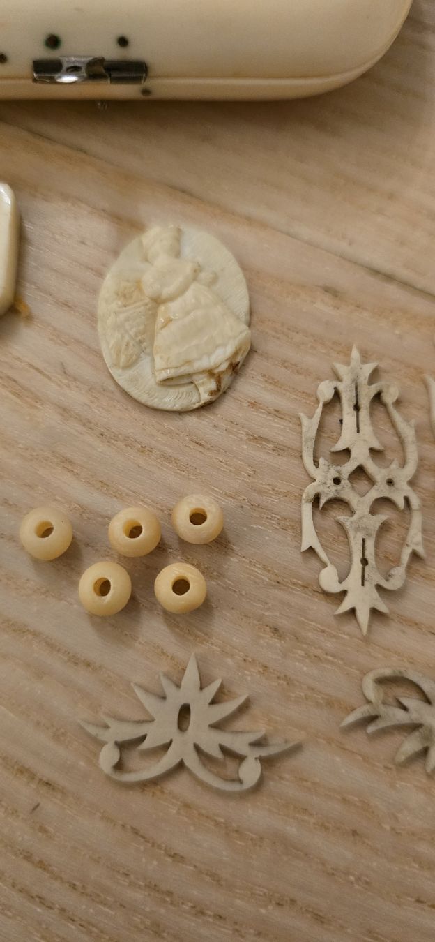 Brieftaschen: Sculptures os, Napoléon et divers – Gebraucht aus Martigny von pivert03 2