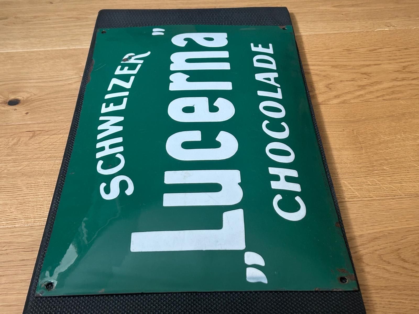 Insegne: **Antikes Emaille Reklameschild Lucerna Chocolade Schweiz** – Usato da Pieterlen venduto da GoOnStage 2