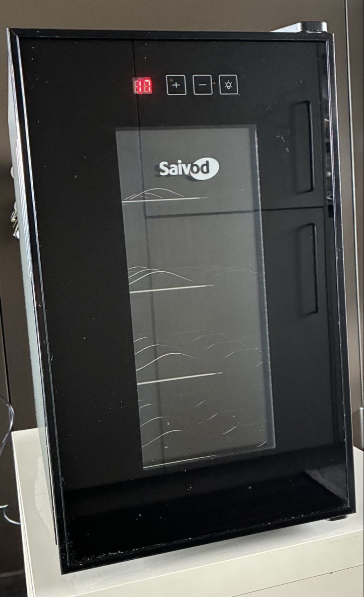 Frigoriferi: Wine fridge for 8 bottles – Usato da Basel venduto da jul_n9sg