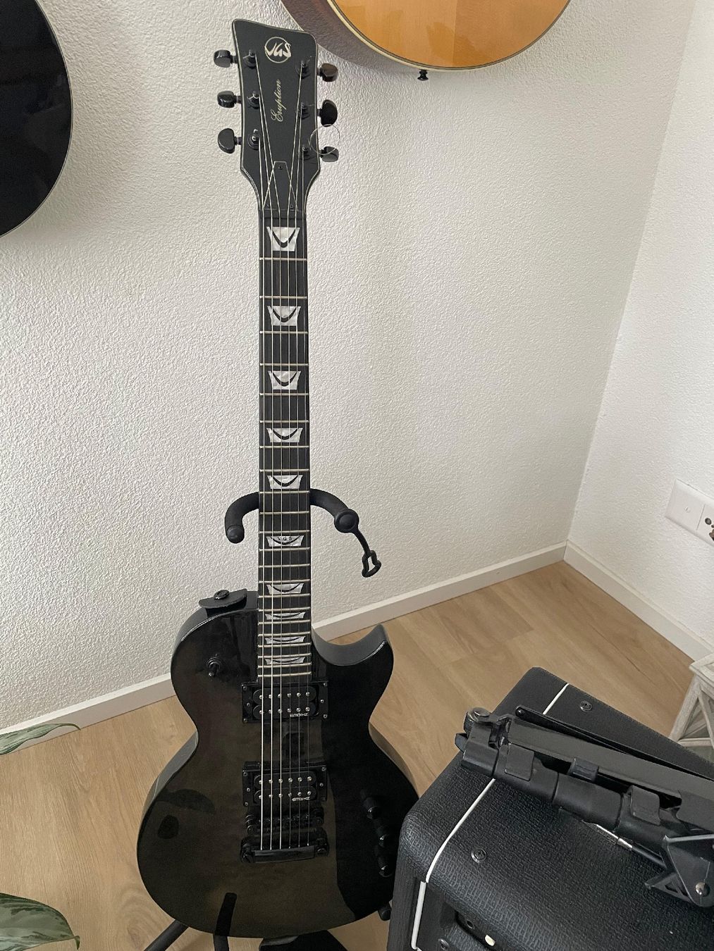 Strumenti musicali: Gitarre VGS Eruption les Paul – Usato da Dulliken venduto da Pavillon11 3