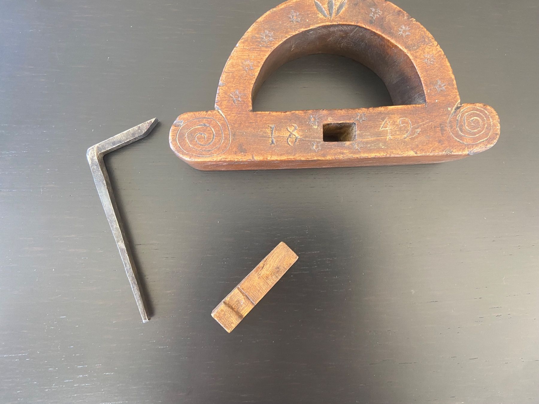 Tutti gli attrezzi: Antiker Nuten-Hobel v 1842 – Usato da Meilen venduto da rowland534 2