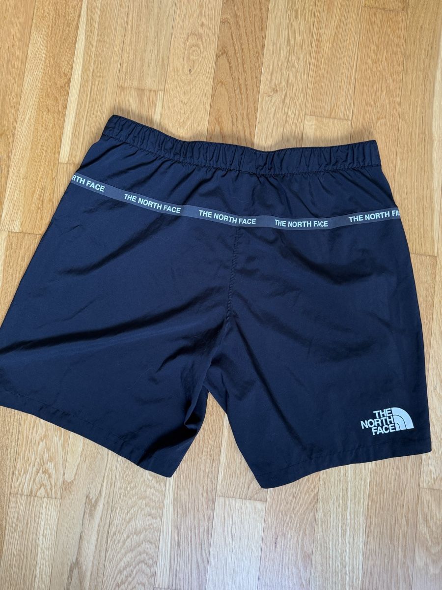 North Face Pantaloni: The North Face Shorts, Gr. M – Usato da Lyss venduto da Schuschuu.