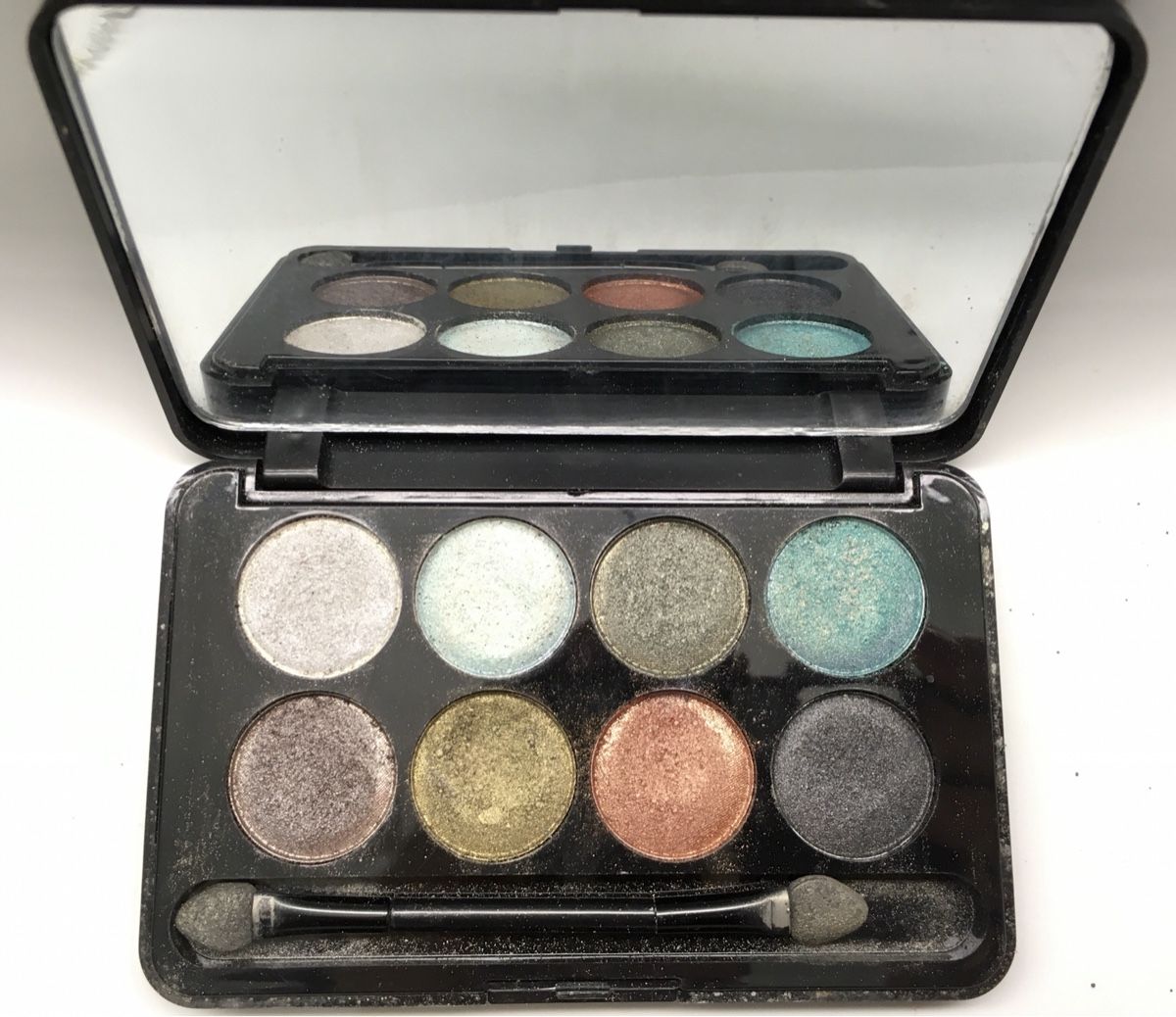 Make-up: MAC Schimmer Lidschatten Palette 8 Farben – Usato da Bellinzona venduto da LuganoBoutique 2