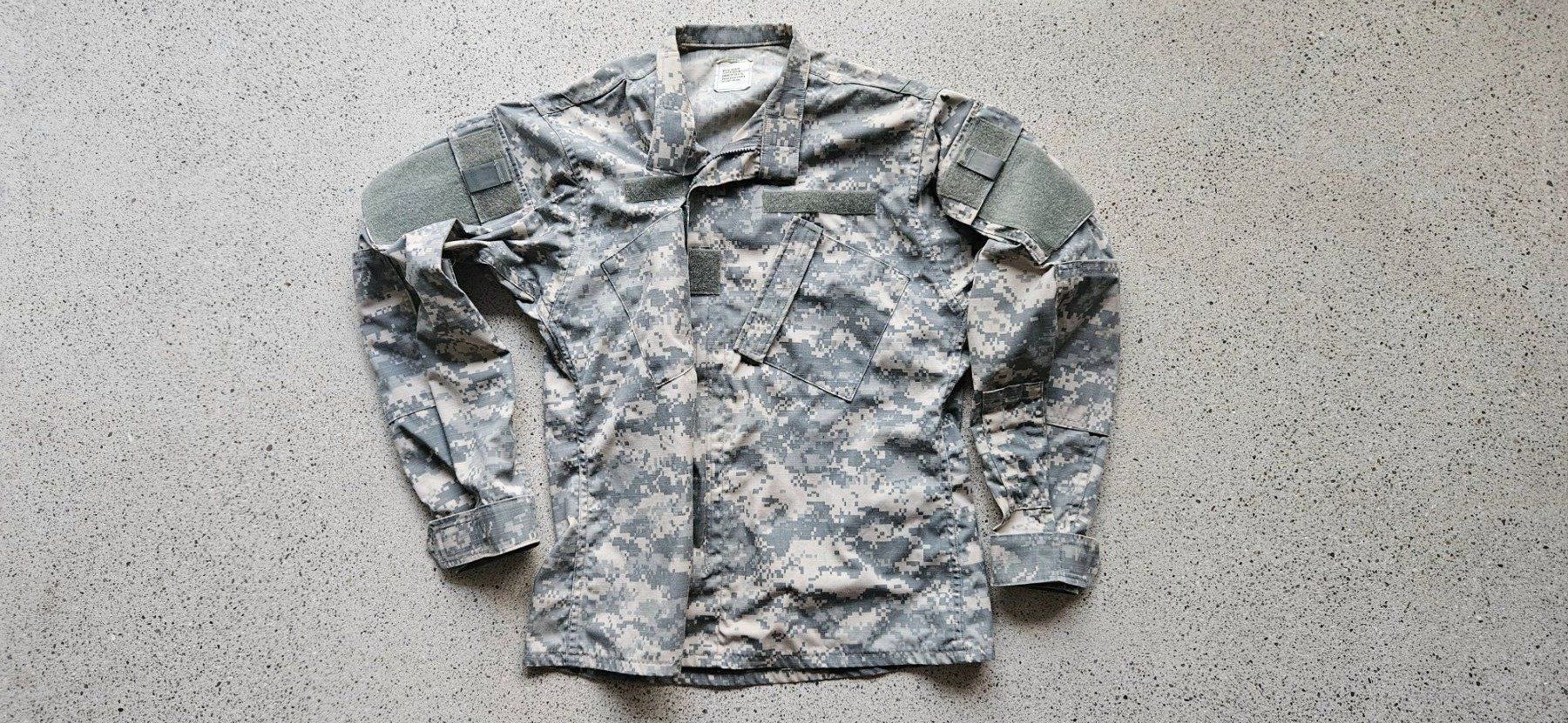Uniformi: *** US Army Combat Uniform aus Swisscoy Einsatz *** – Usato da Riedholz venduto da fr_sIruP