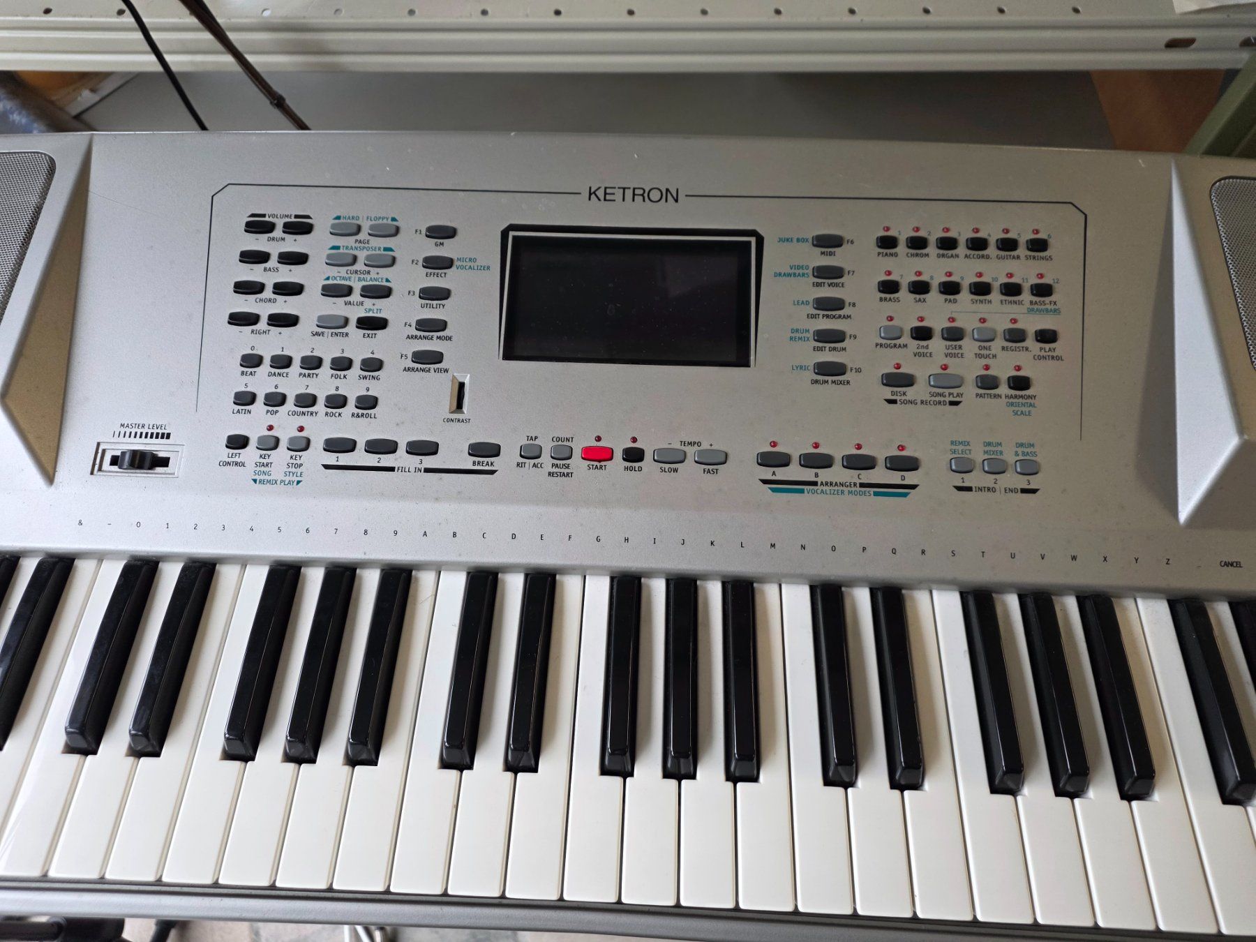 Ketron Instruments de musique: Keyboard Ketron. XD9 – D'occasion à Rotkreuz par Kellermusik 1