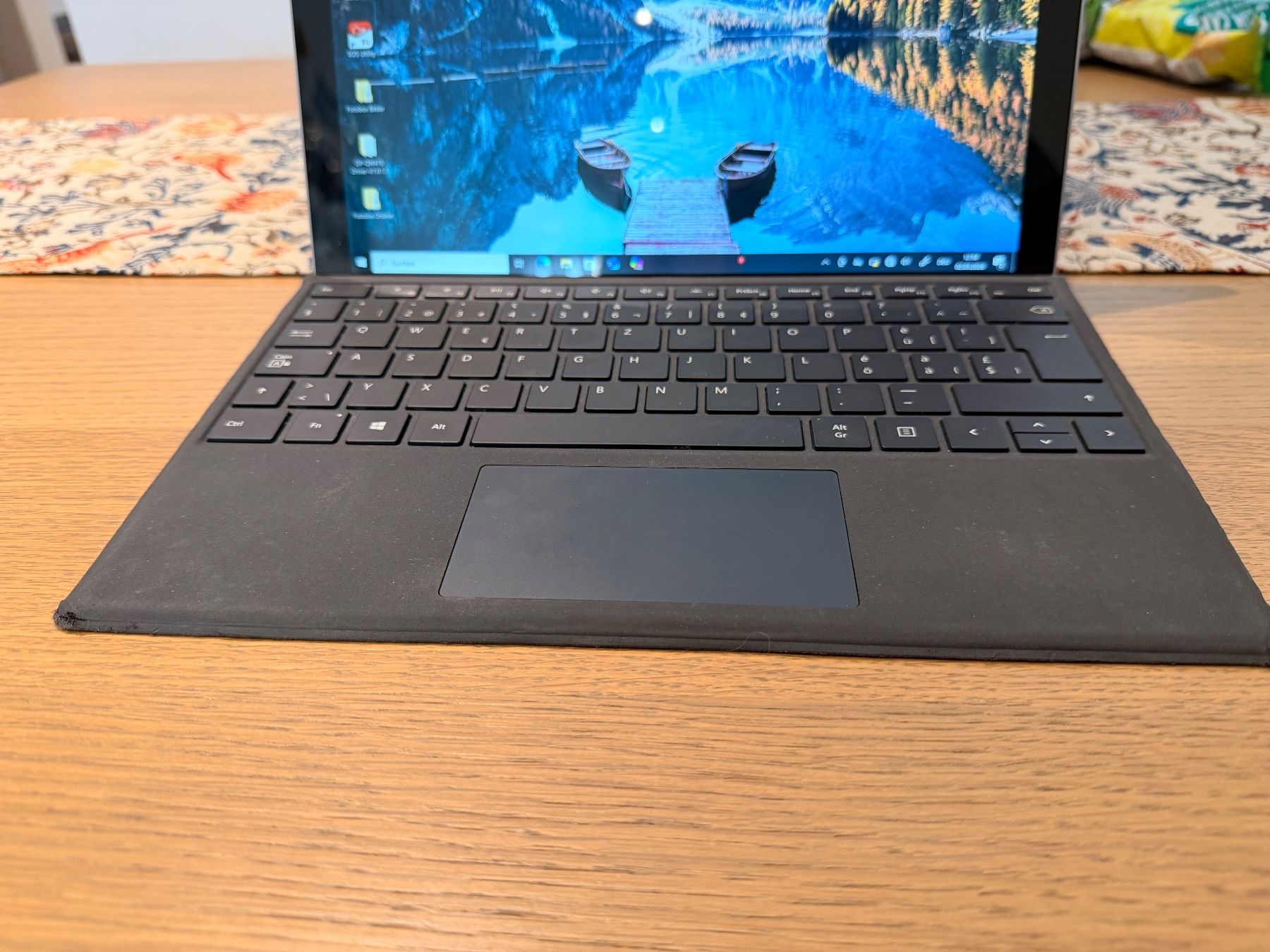 Microsoft Tablet PC: Microsoft Surface Pro – Intel Core i5-7300U, 8 GB RAM – Usato da Hinwil venduto da Aline045