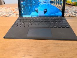 Microsoft Surface Pro – Intel Core i5-7300U, 8 GB RAM