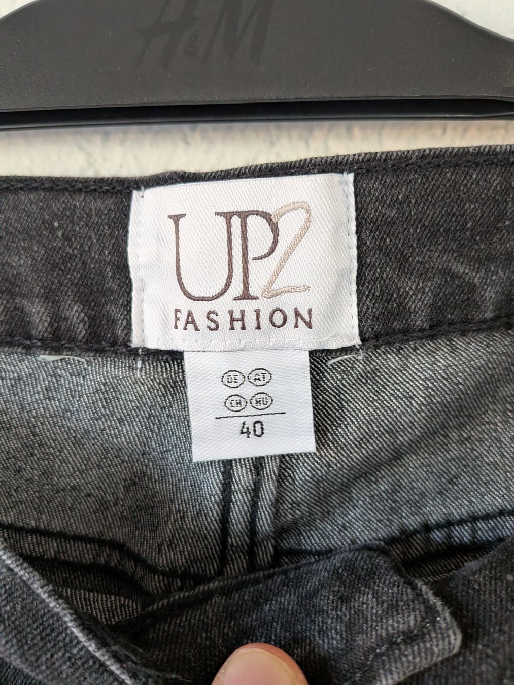 Jeans: Dunkelgraue/schwarze Jeans Gr. 40 – Usato da Ostermundigen venduto da om11 1