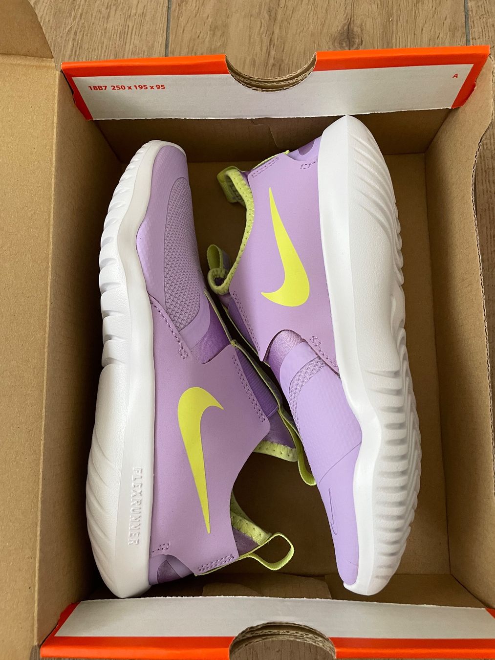 Nike Scarpe per ragazze: Nike Flex Runner (GS) Gr. 35.5 NEU – Nuovo e nell'imballaggio originale da Waltenschwil venduto da hansnine 2